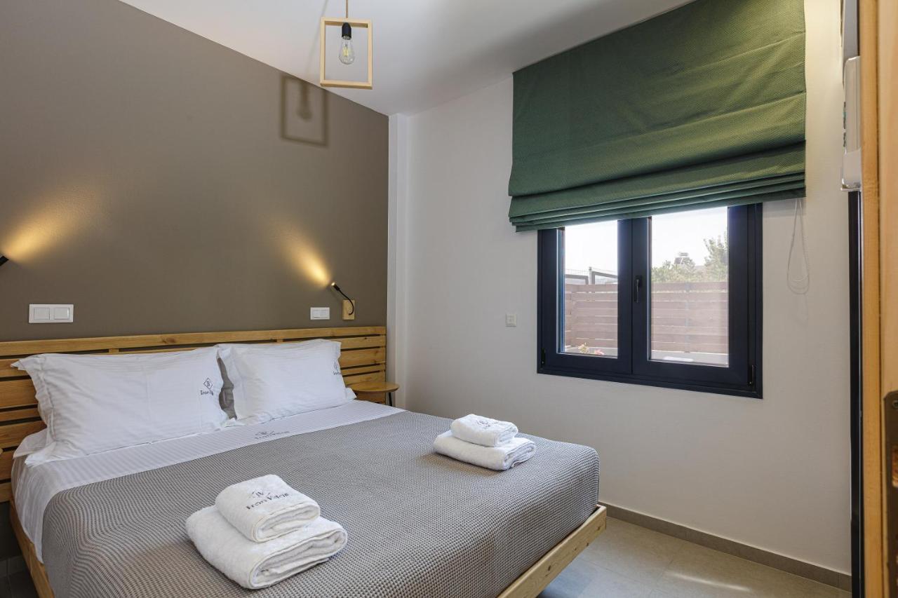 Iron Villas - Nefeli & Oniros Pangalochori ภายนอก รูปภาพ